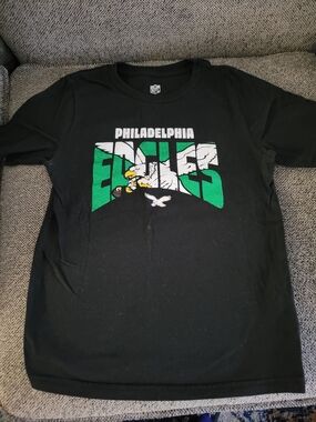 NFL Philadelphia Eagles Black Graphic Tee with Green and White Logo